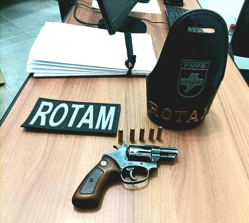 No mundo do crime, adolescente é apreendido em Cajazeiras por porte ilegal de arma de fogo