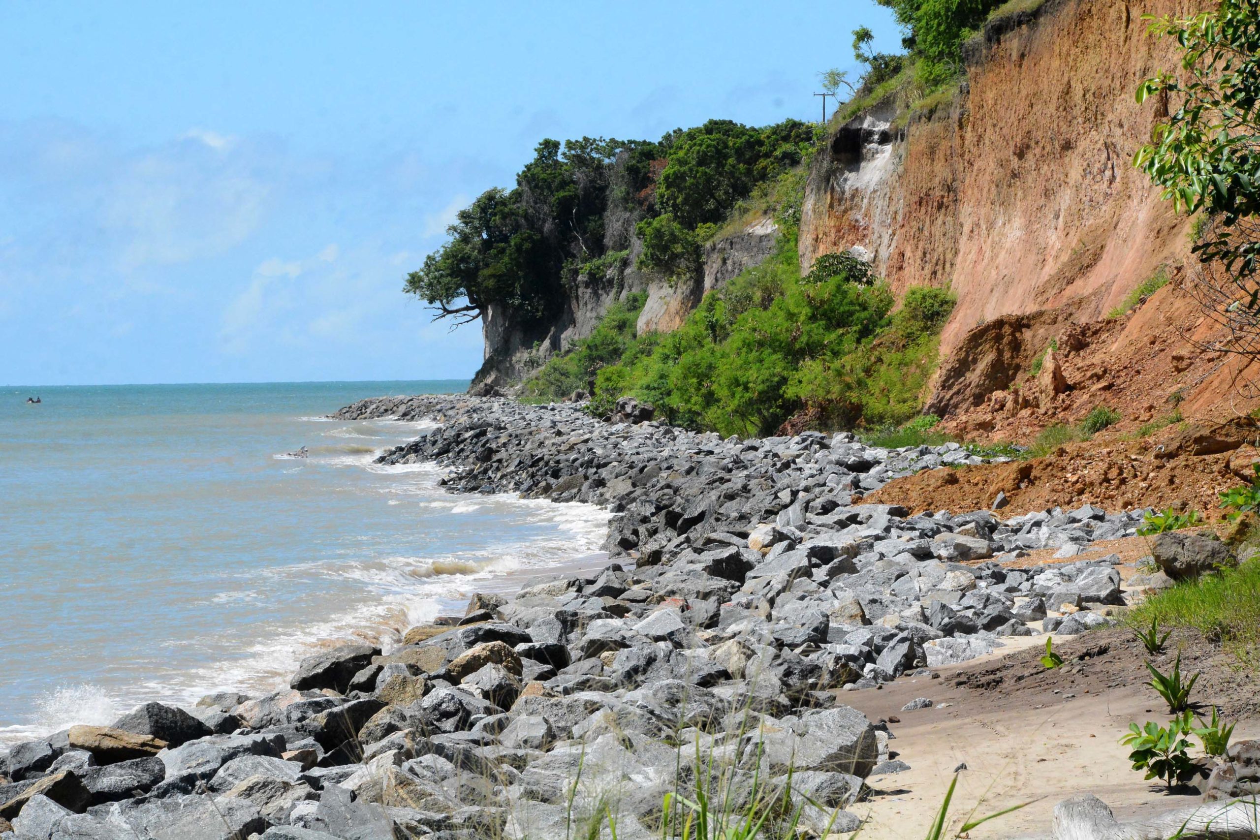 Engorda, Prefeitura de João Pessoa e UFPB vistoriam Barreira do Cabo Branco para definir diretrizes para início das obras de contenção da erosão