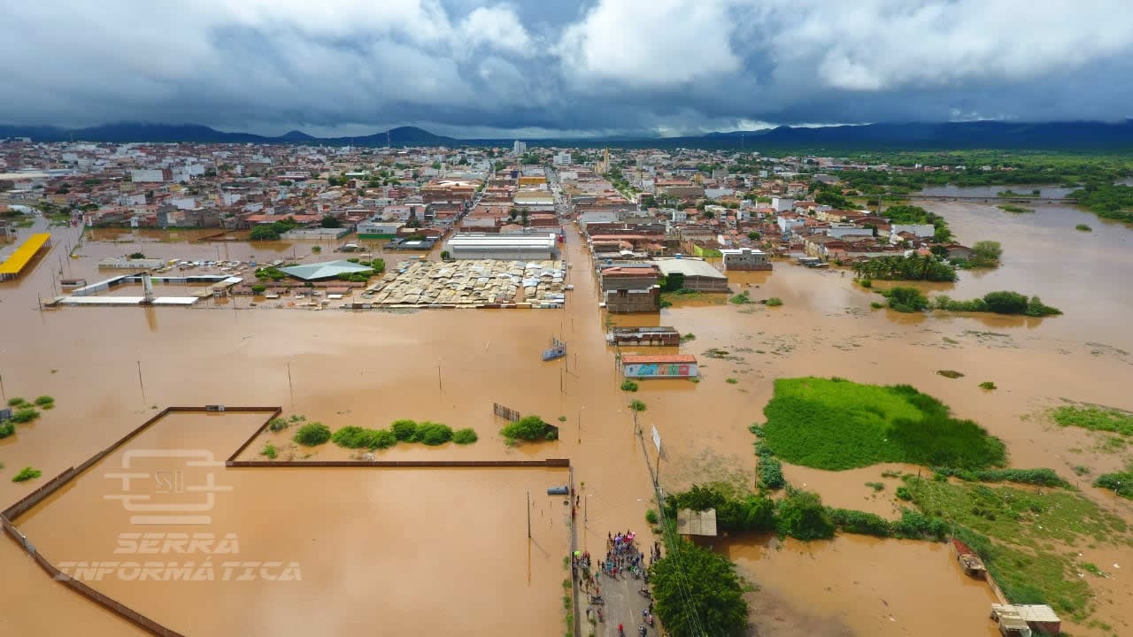 PE contabiliza 128 pessoas mortas  e 61.596 pessoas desalojadas em 37 municípios por conta das fortes chuvas