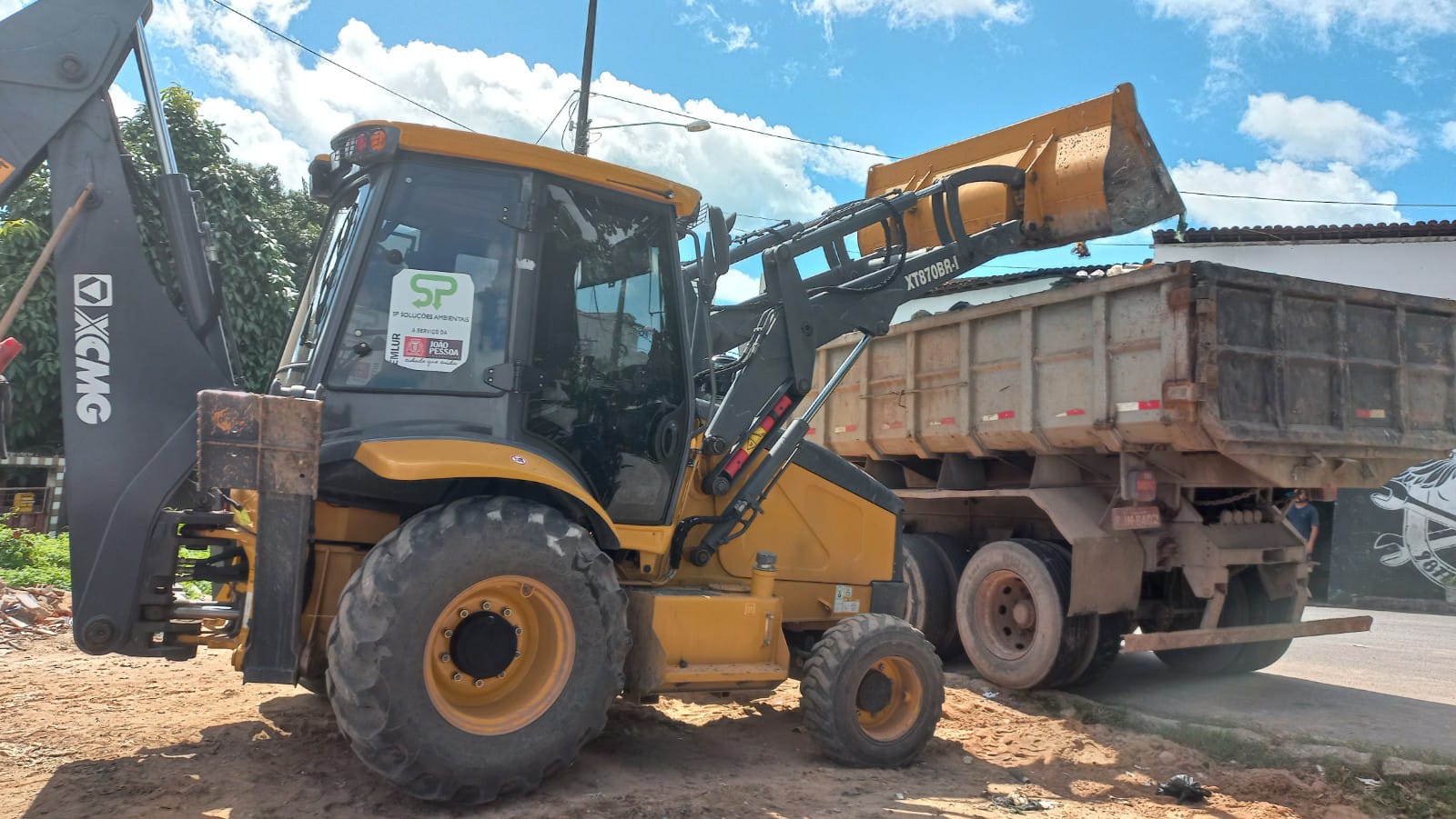 Operação cidade limpa, Emlur recolhe entulhos em 12 bairros de João Pessoa nesta segunda-feira