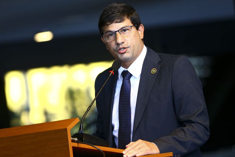 O ministro do Turismo, Carlos Brito, durante solenidade comemorativa dos 10 anos de atividades da Secretaria Nacional de Defesa do Consumidor (Senacon).