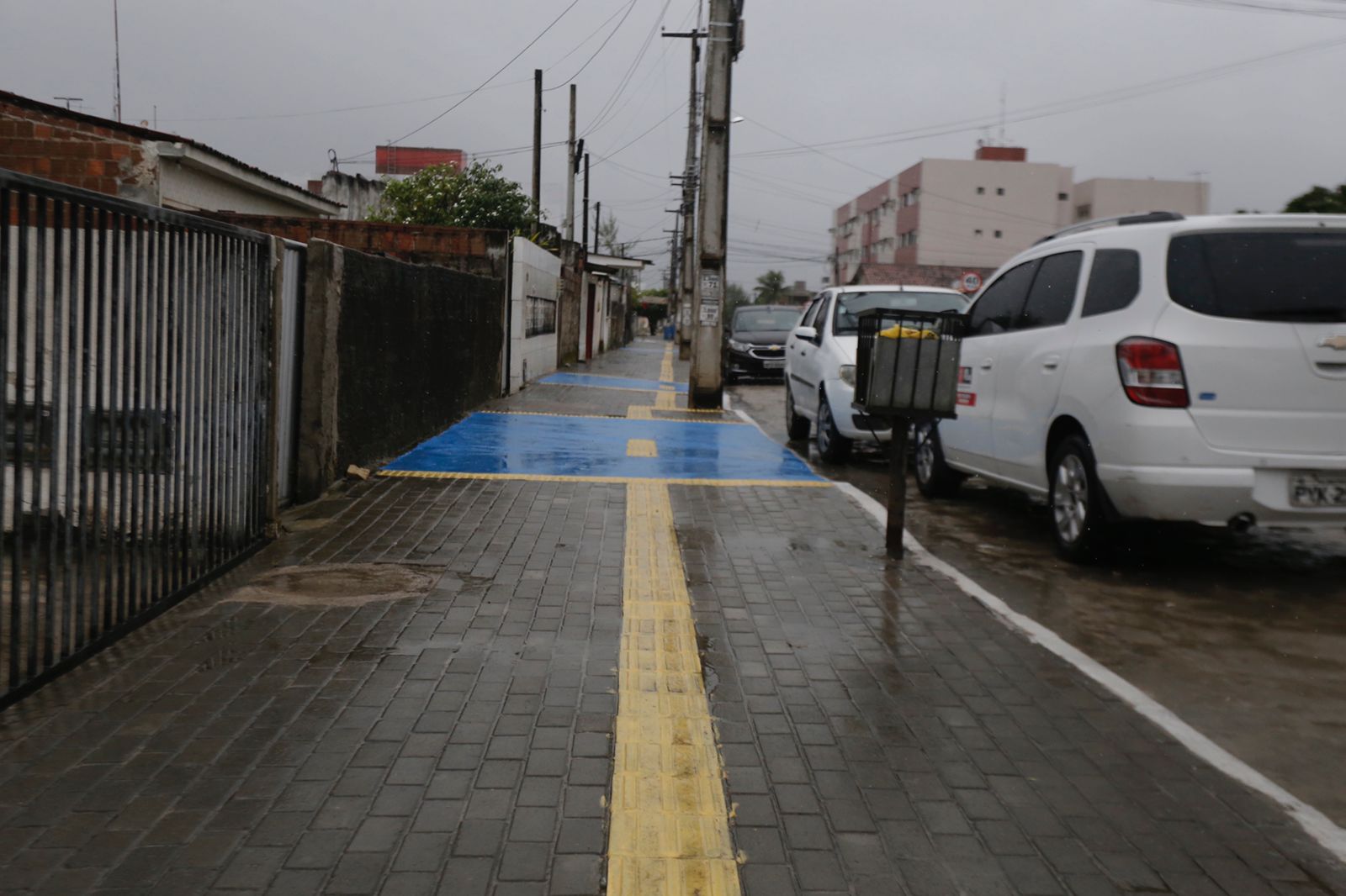 Cícero entrega mais ruas e calçadas padronizadas no Planalto da Boa Esperança em João Pessoa