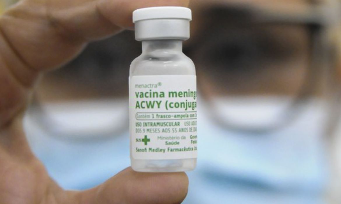 vacinação contra meningite