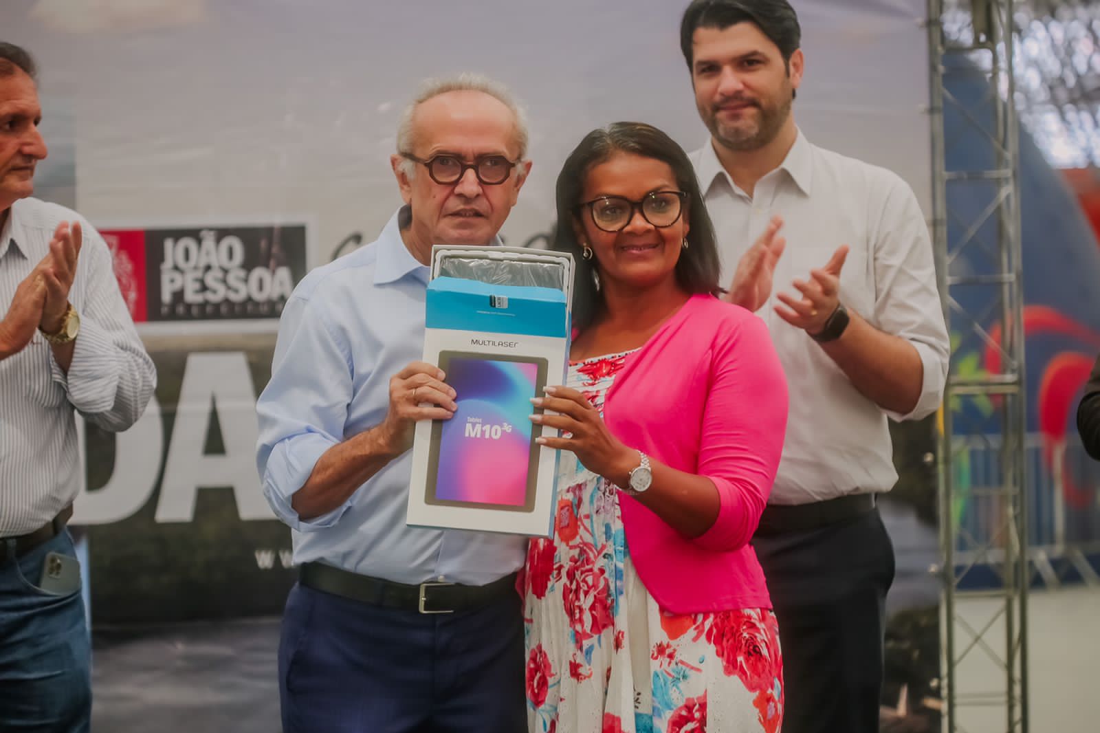 Saúde informatiza, prefeito Cícero entrega 1.200 tablets aos agentes comunitários de saúde de João Pessoa