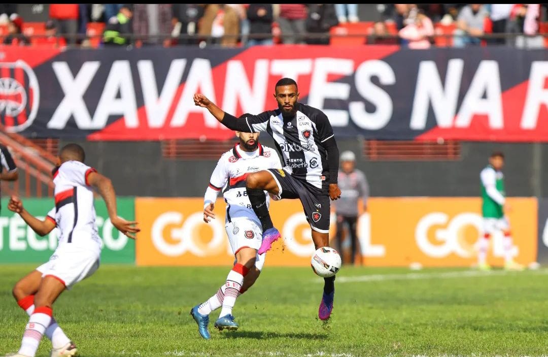 Botafogo empata com o Brasil de Pelotas no Bento Freitas e segue firme no G8 da série C