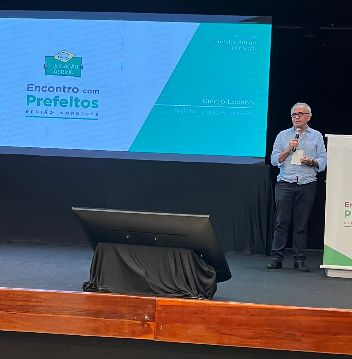 Em Recife, Cícero Lucena se reúne com prefeitos do Nordeste e apresenta políticas públicas implantadas em João Pessoa