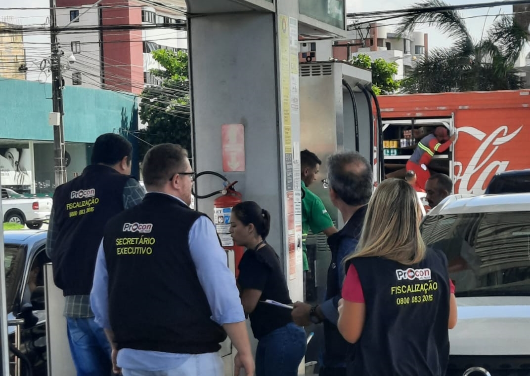 Redução de preço, fiscalização do Procon-JP autua mais cinco postos de combustíveis e notifica oito sobre redução nos preços da gasolina e do diesel nas bombas