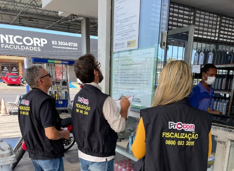 Em defesa do consumidor, Procon-JP autua sete postos em fiscalização sobre redução no preço dos combustíveis nas bombas