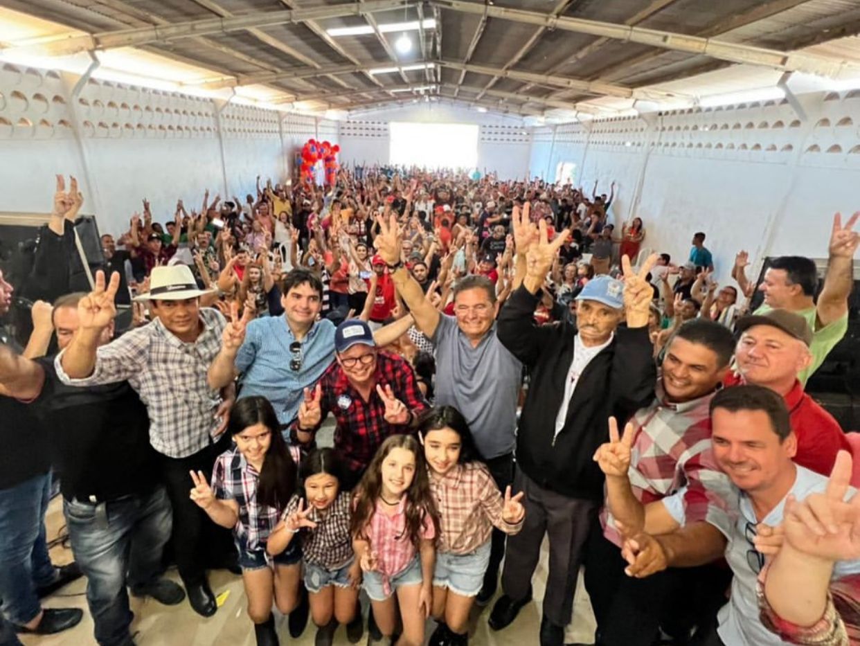 Pré-candidato a deputado federal, Murilo e presidente Adriano Galdino celebram aniversário de Jurandi e destacam liderança do ex-prefeito de Taperoá