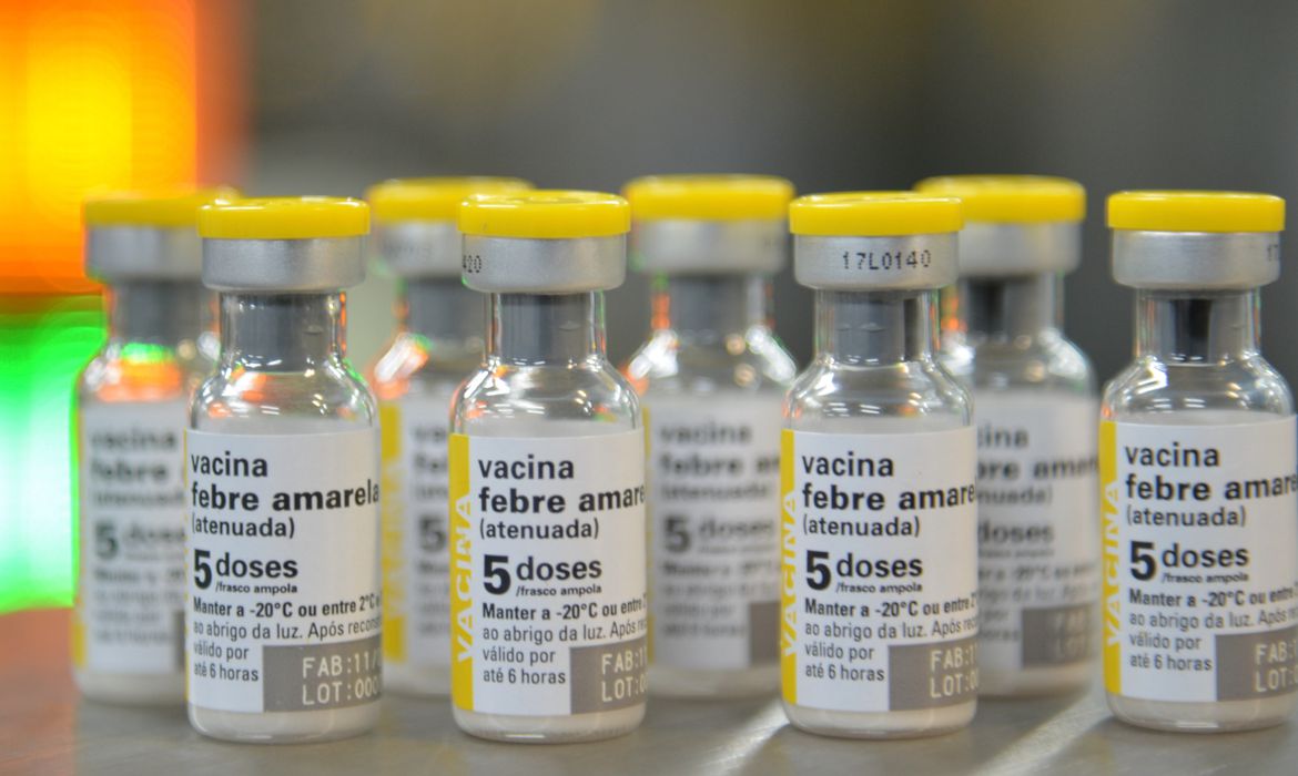 São Paulo - Inauguração da linha final de produção da vacina contra febre amarela na unidade Libbs Farmacêutica, uma empresa privada que fez acordo de transferência de tecnologia com o Instituto de Tecnologia em Imunobiológicos (Bio-Manguinhos) da Fiocruz (Rovena Rosa/Agência Brasil)