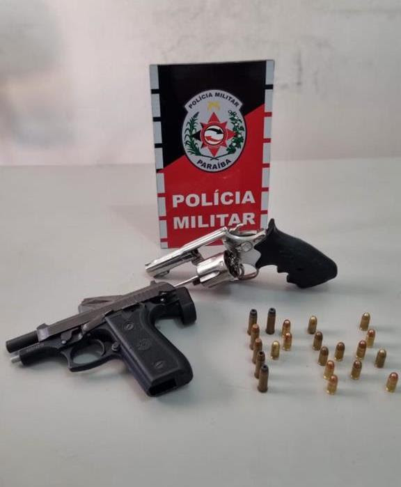 Polícia prende trio com armas de fogo no bairro Santo Antônio em Patos