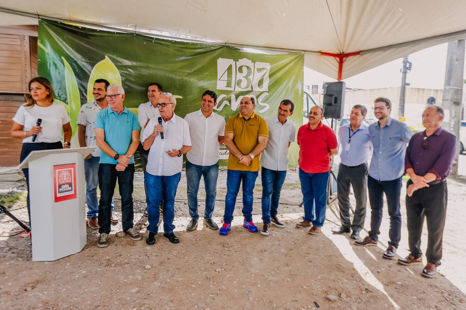 Cícero Lucena autoriza pavimentação de novas ruas no Cristo, totalizando 47 vias com obras iniciadas somente nessa semana