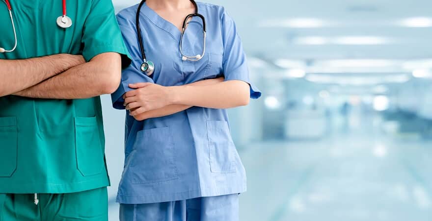 Senado aprova PEC que assegura recursos para o pagamento do piso salarial da Enfermagem