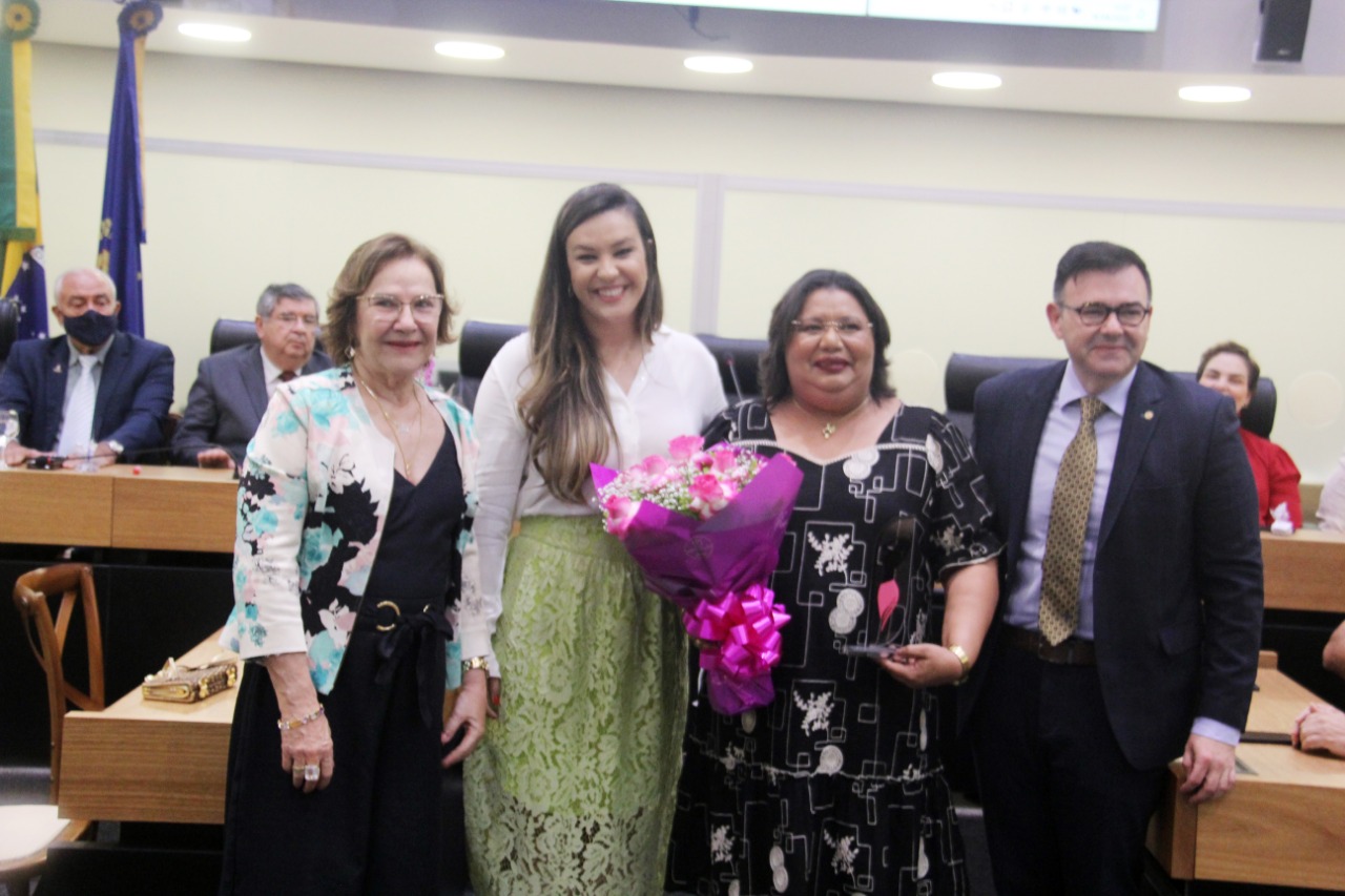 Justíssima condecoração: Assembleia Legislativa da Paraíba entrega Troféu Mulher Cidadã à delegada Maísa Félix