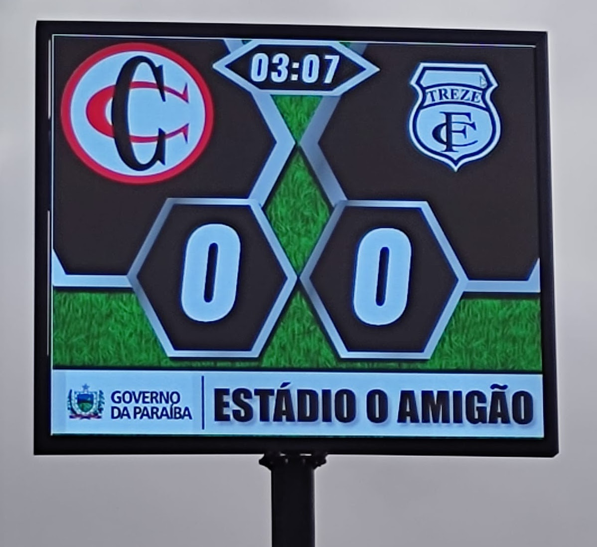 Antes tarde do que nunca: Sejel instala placares eletrônicos nos estádios Amigão e Almeidão