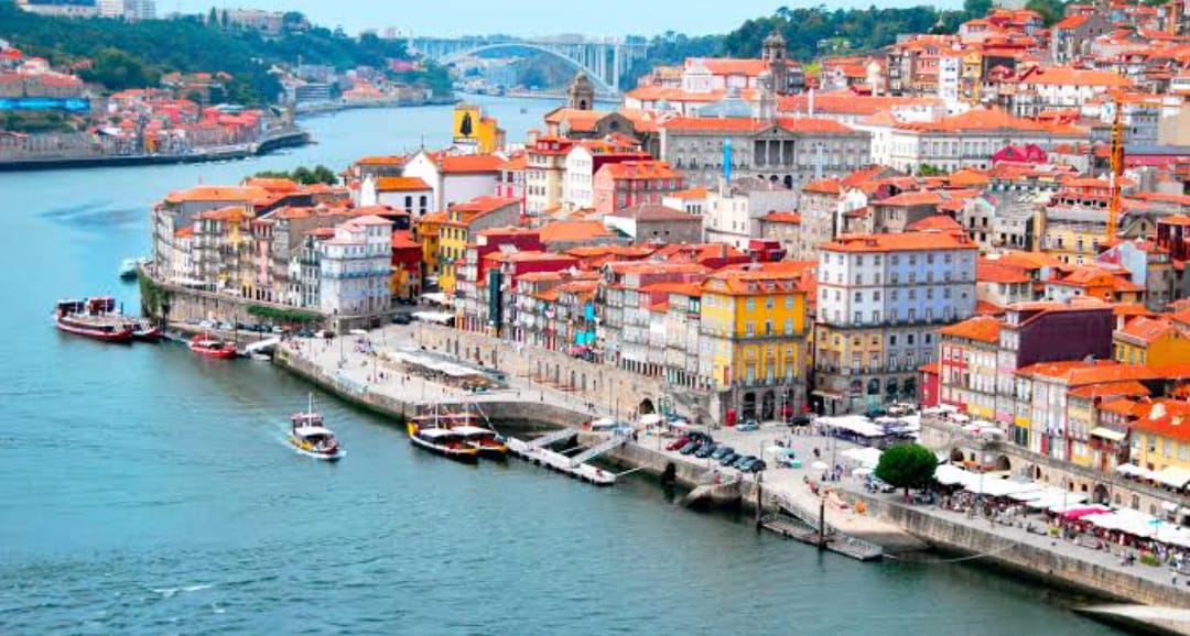 Nova e preferida opção na Europa: Portugal recebe 300 mil turistas brasileiros em apenas dois meses