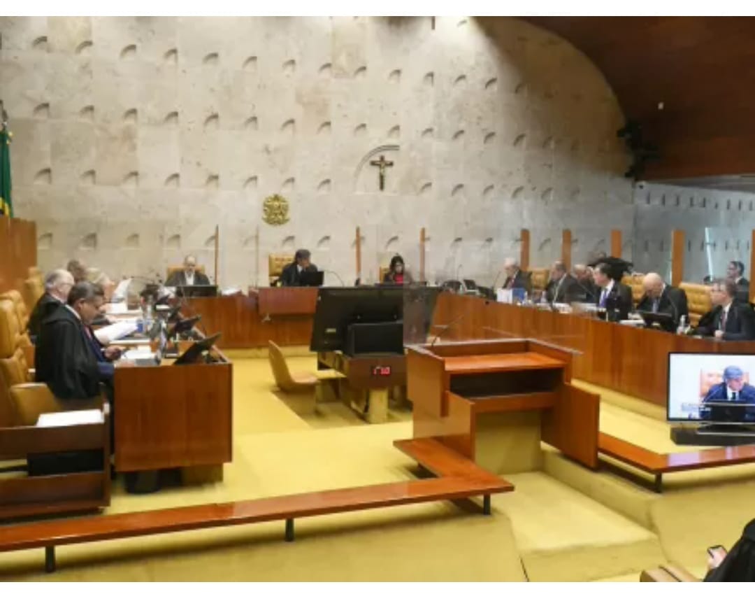 Em julgamento do STF, ministros Barroso e Fachin votam contra retroatividade da nova lei de improbidade