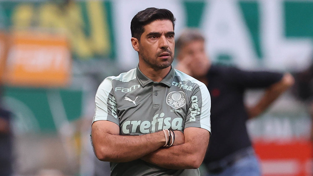 Técnico Abel Ferreira recusa oferta de clube inglês para continuar trabalho no Palmeiras