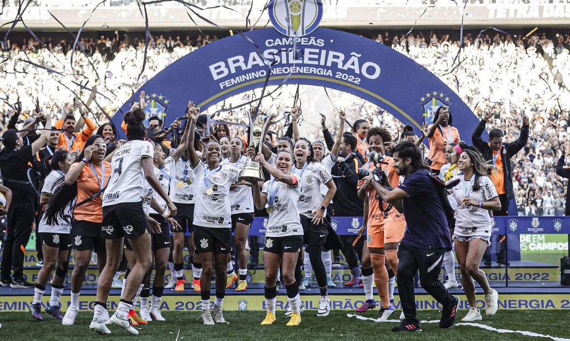 Corinthians goleia o Inter e conquista o título de campeão Brasileiro Feminino de 2022