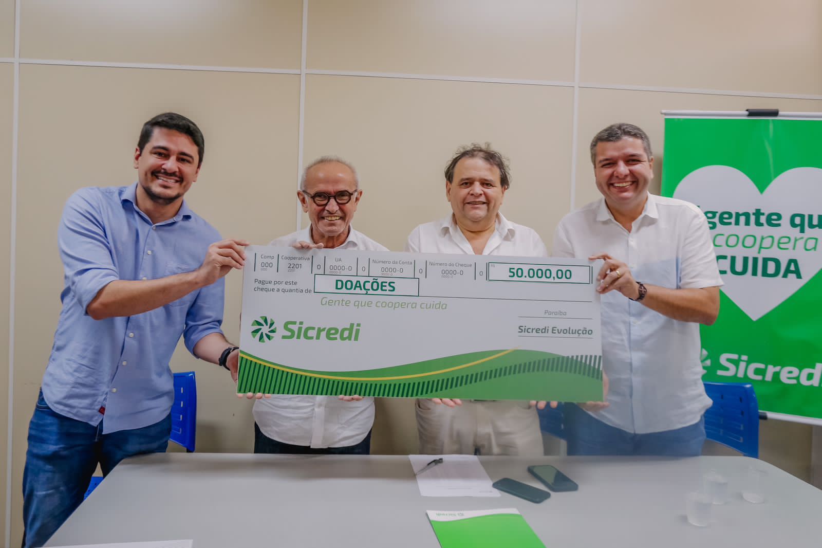 Sicredi faz doação de glicosimetros, estetoscópios, oxímetros, cadeiras de rodas e de banho, máscaras, luvas para a saúde de João Pessoa