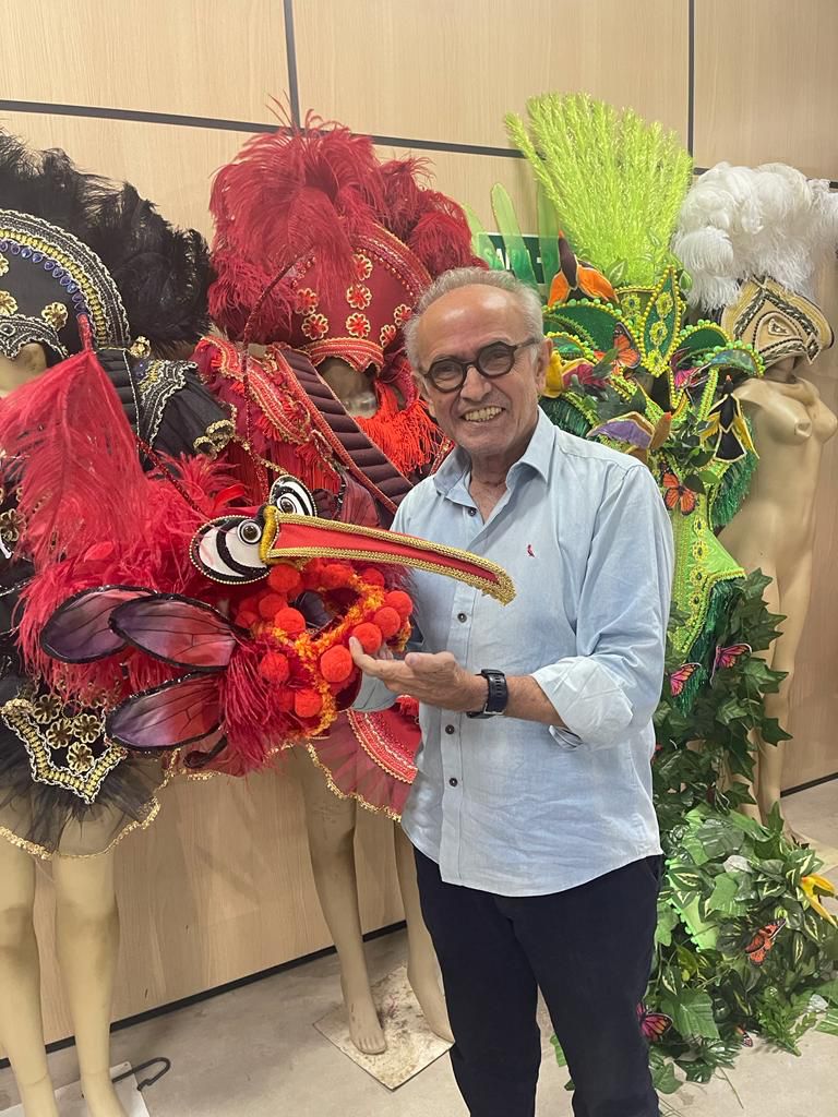 Em São Paulo, prefeito Cícero Lucena visita barracão da Dragões da Real e confere a valorização da cultura paraibana