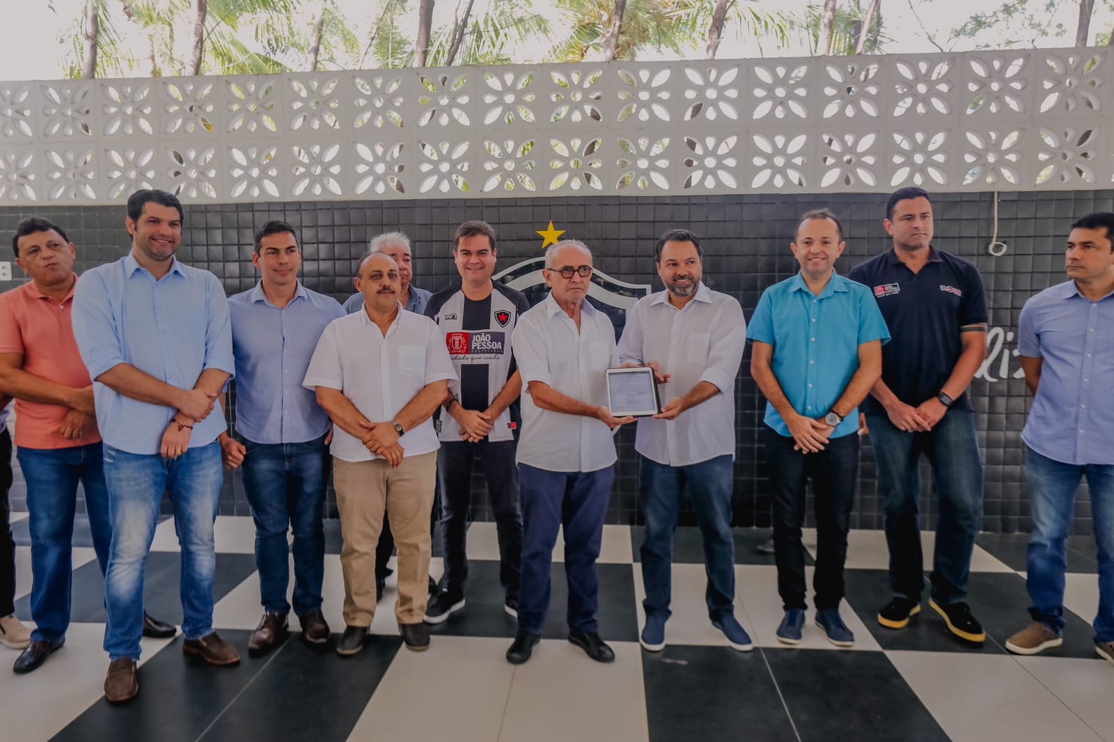 Apoio financeiro: Prefeito assina convênio com Botafogo-PB que beneficia alunos da Rede Municipal do projeto ‘Campeões do Amanhã’