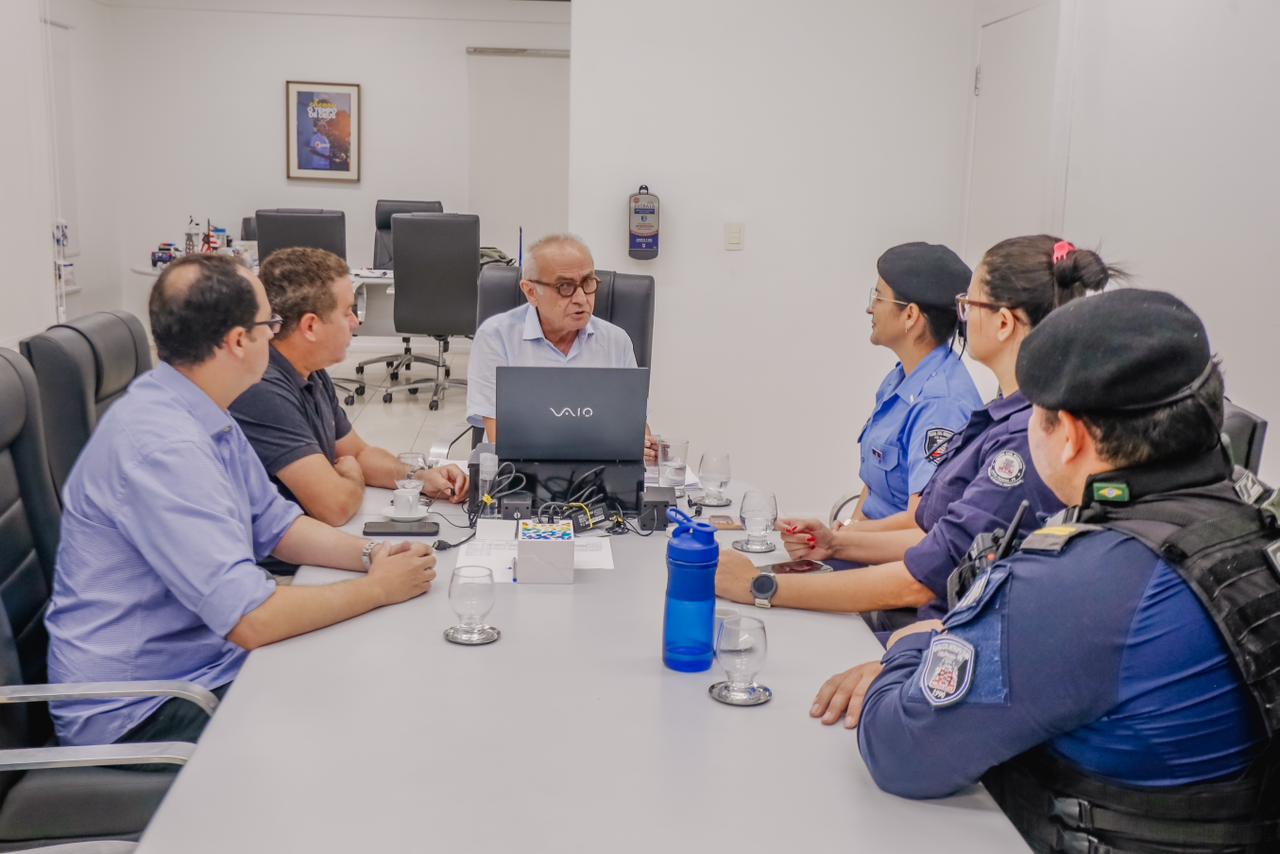 Prefeito Cícero anuncia reajuste salarial que varia de14,16% até 27,46% para agentes da Guarda Civil Metropolitana