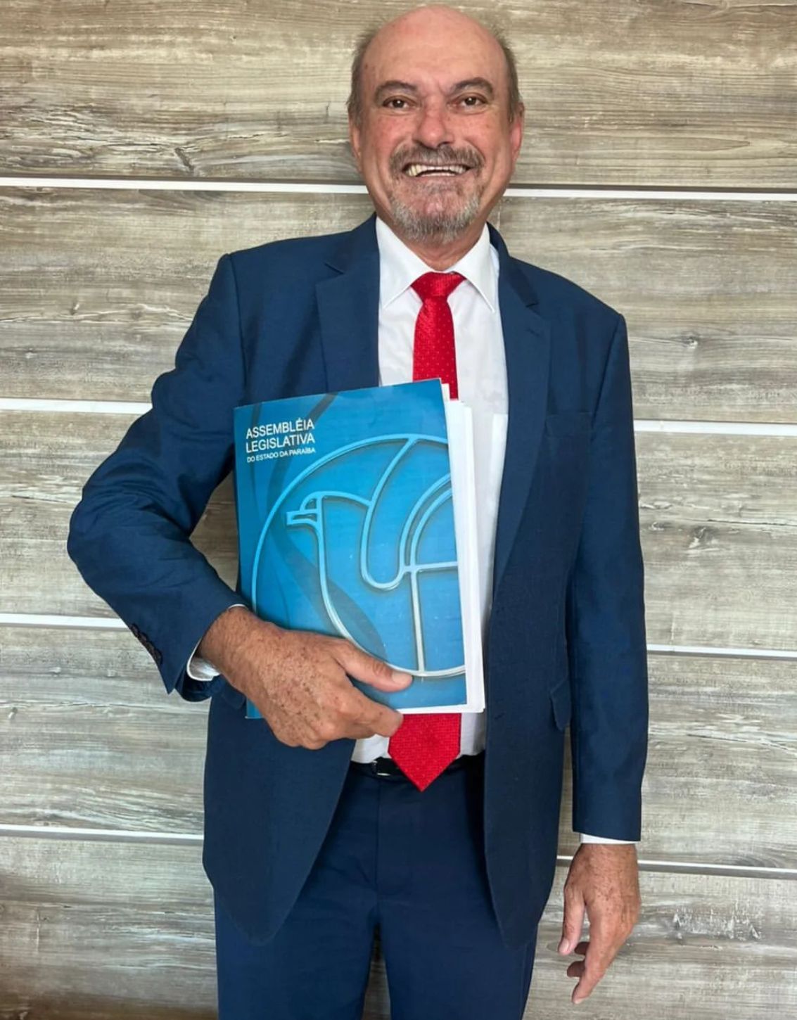 Após três mandatos, Jeová Campos ocupa a tribuna da AL/PB em sua última sessão como parlamentar