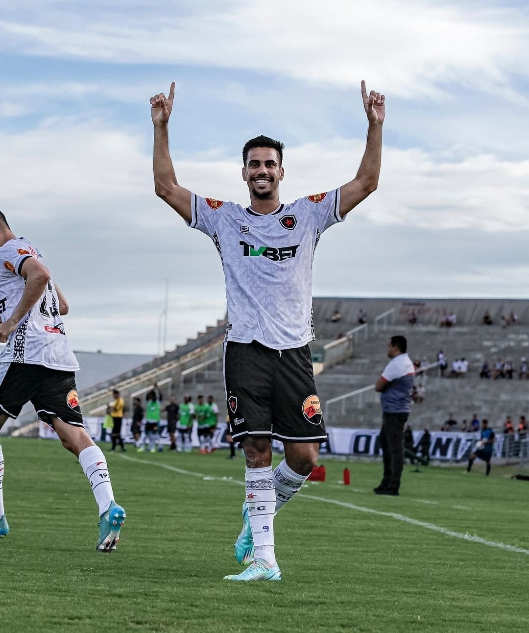 Decepção x frustração: Botafogo faz 2 x 0, zagueiro marca contra e permite o empate ao Campinense