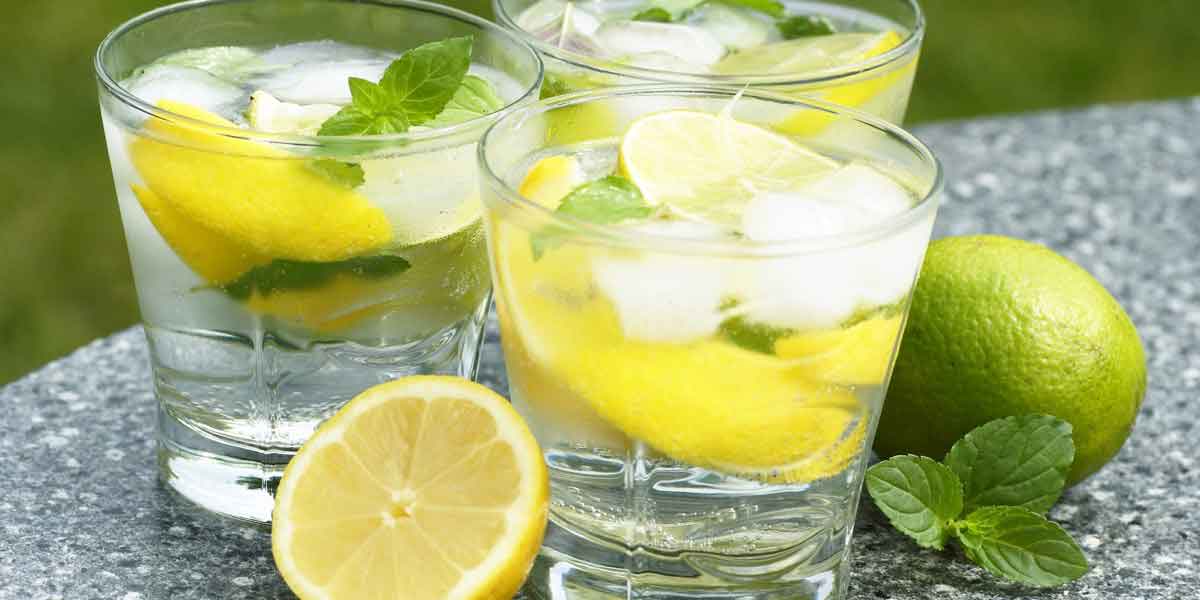 Leia esse texto e confira os poderes mágicos da água com limão no seu corpo
