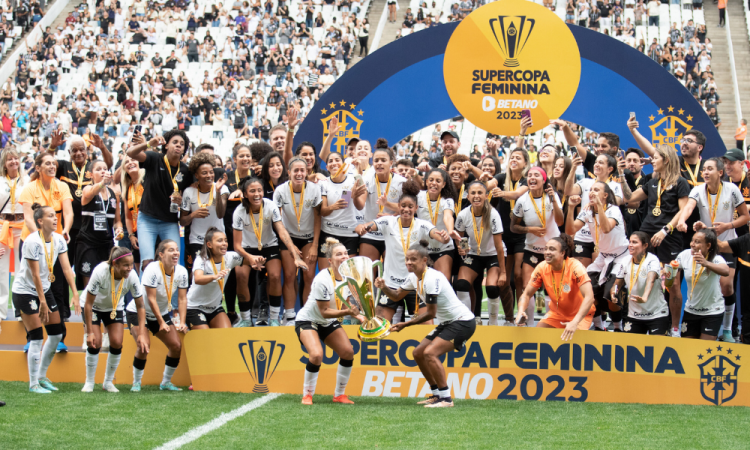 Corinthians goleia o Flamengo e conquista o bicampeonato da Supercopa feminina