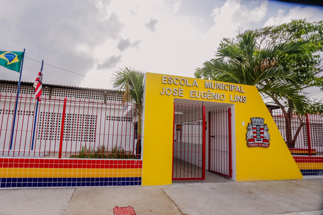 Infantil Integral, Fundamental I e EJA: prefeito Cícero entrega reestruturação de escola no Geisel
