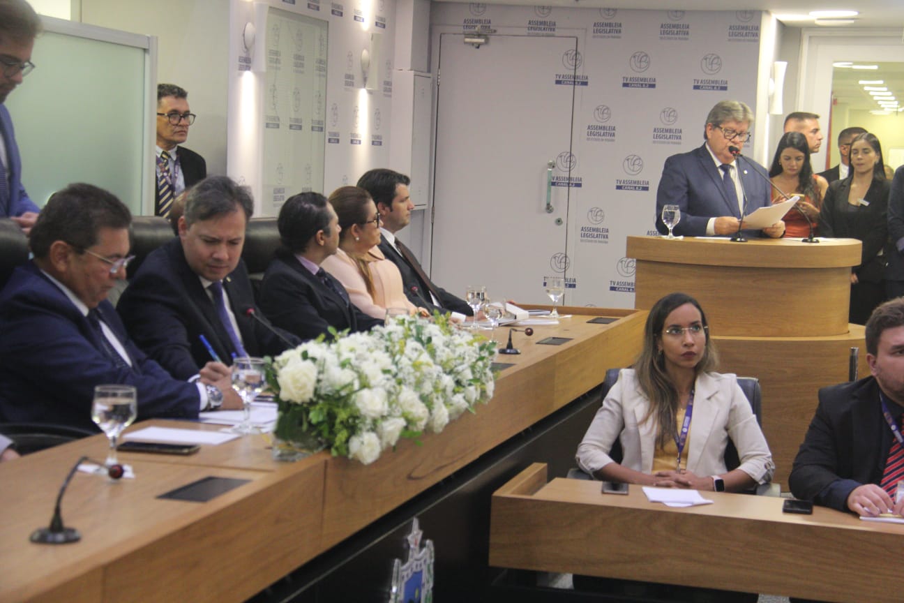 João Azevêdo destaca equilíbrio fiscal e financeiro do estado em mensagem do governo apresentada na abertura dos trabalhos da AL-PB
