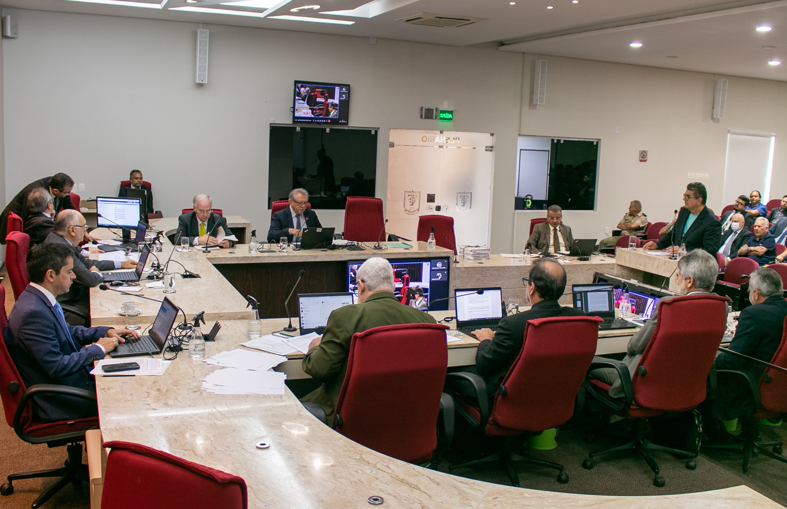 Condenado por pagar gratificação a servidores contratados para serviços prestados, prefeito tem contas reprovadas pelo TCE-PB