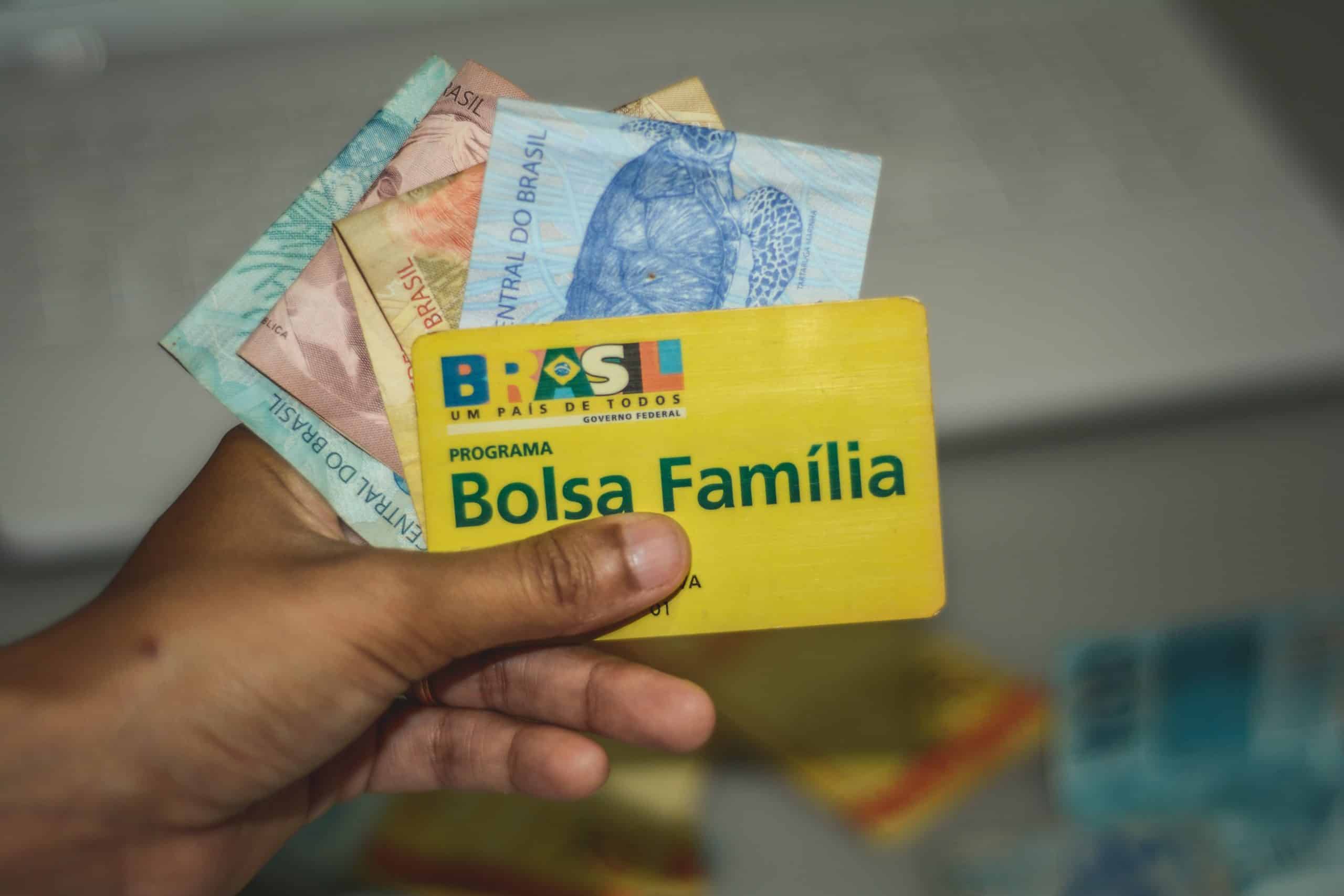 Governo Lula altera regras e estabelece novos valores do Bolsa Família; veja como vai ficar