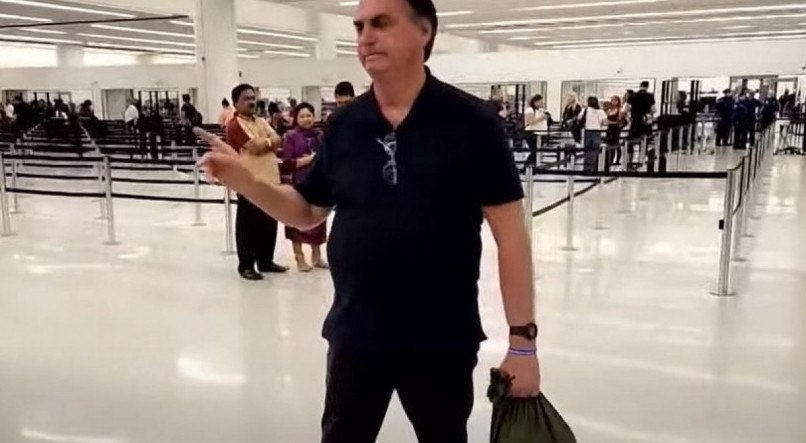 De volta ao Brasil, após uma quarentena nos EUA, ex-presidente Bolsonaro chega para liderar oposição ao presidente Lula e o PT