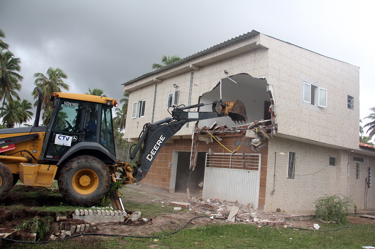 Com o apoio das Forças de Segurança; Governo da Paraíba recupera áreas invadidas, por construções de mansões, que serão destinadas ao Polo Turístico Cabo Branco