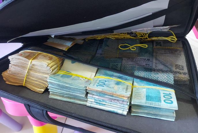 Casa de prefeito de São Mamede é alvo de mandados de Operação 'Festa no Terreiro' da Polícia Federal e Gaeco