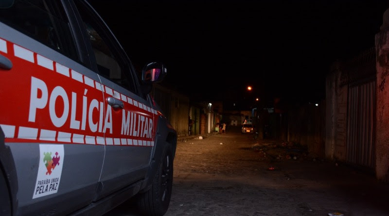 Em Santa Rita: Polícia Militar prende suspeitos e com os mesmos apreende armas