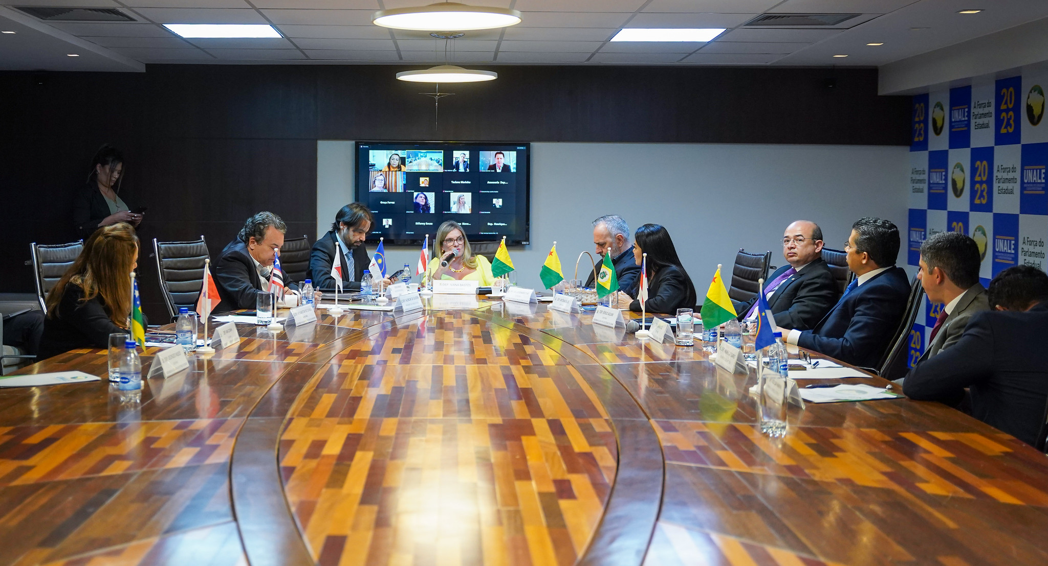 Em Brasília, deputada Camila discute fortalecimento da Unale na representatividade dos estados junto ao Governo Federal