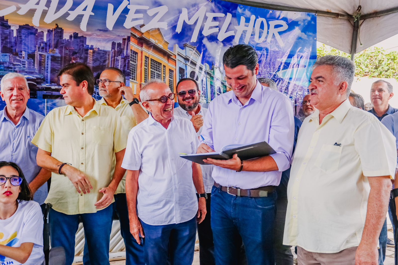 Após cumprir agenda em Portugal, prefeito Cícero Lucena reassume prefeitura de João Pessoa e autoriza pavimentação de vias no José Américo