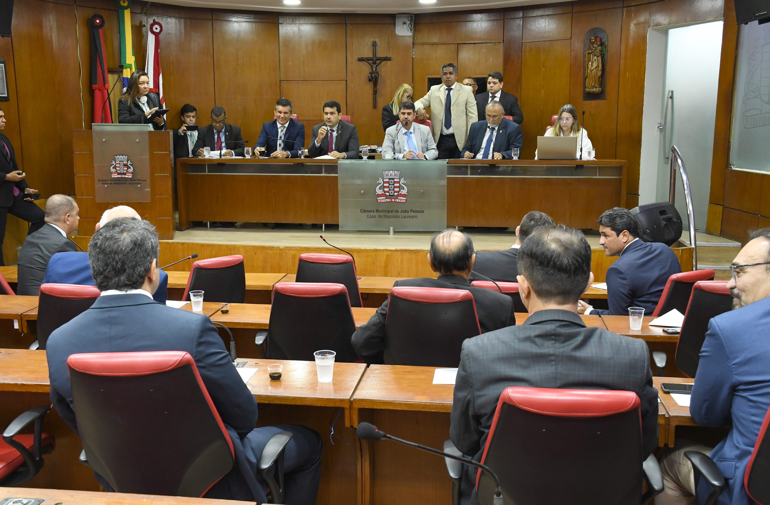 Câmara de João Pessoa aprova projetos que instituem medidas de segurança com seguranças armadas nas escolas e creches