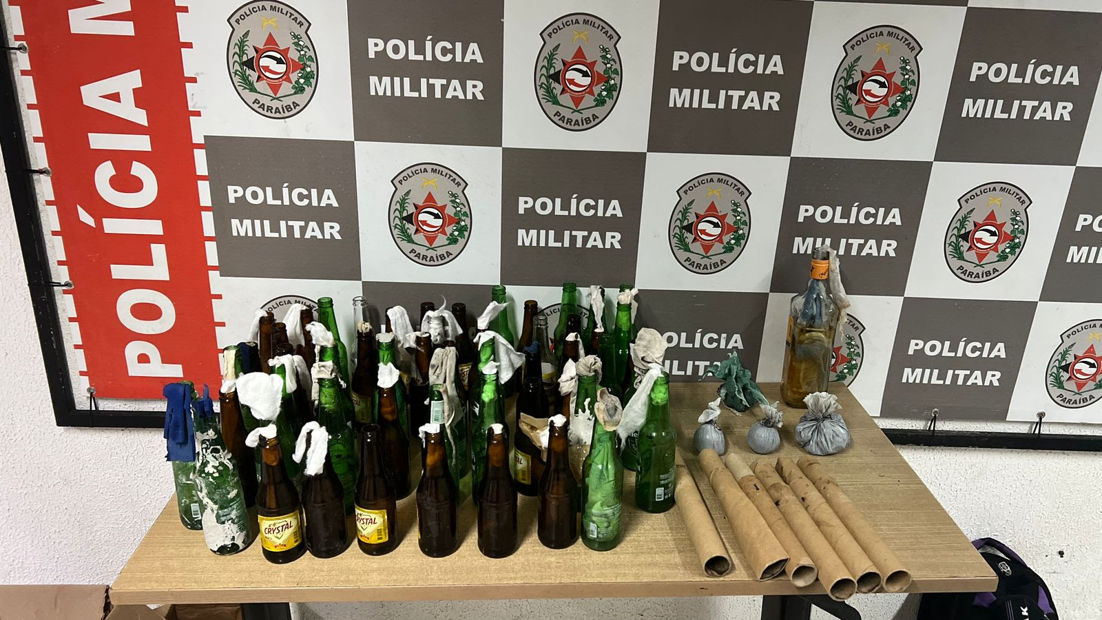 Guerra entre torcidas: Polícia Militar da Paraíba impede ataques de torcedores (SPORT x ABC) e apreende mais de 50 coquetéis molotov e rojões na BR-101