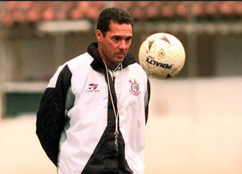Ele voltou: Diretoria do Corinthians anuncia Vanderlei Luxemburgo como substituto do técnico Cuca