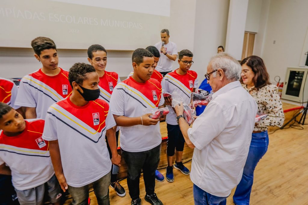 Não é fake: Presidente Lula veta projeto de lei que obriga estados e municípios a fornecer uniforme escolar aos alunos de escolas públicas