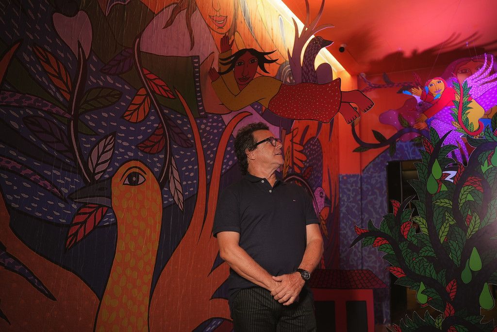 Clóvis Junior celebra 40 anos de vida artísitica com exposição no Luzzco na avenida João Cirilo da Silva, no Altiplano