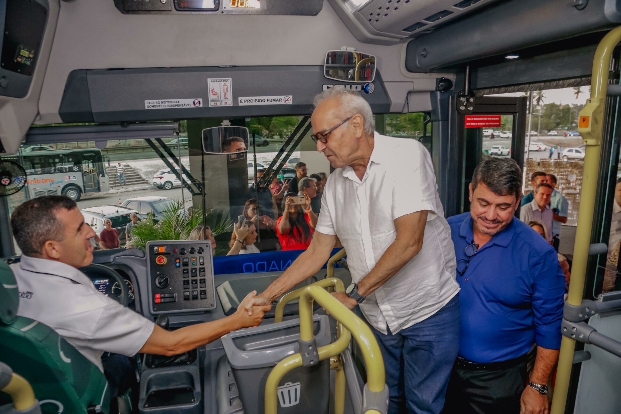 Ar-condicionado e internet Wi-Fi: Cícero Lucena apresenta novos ônibus ‘Geladinho’, com maior conforto aos usuários de João Pessoa