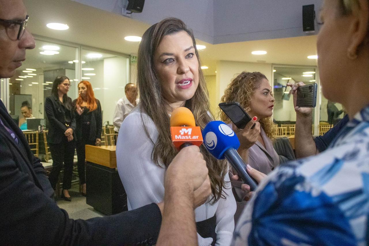 Com a ex-prefeita Lea na liderança da disputa eleitoral, deputada Camila descarta acordo político com o governador João