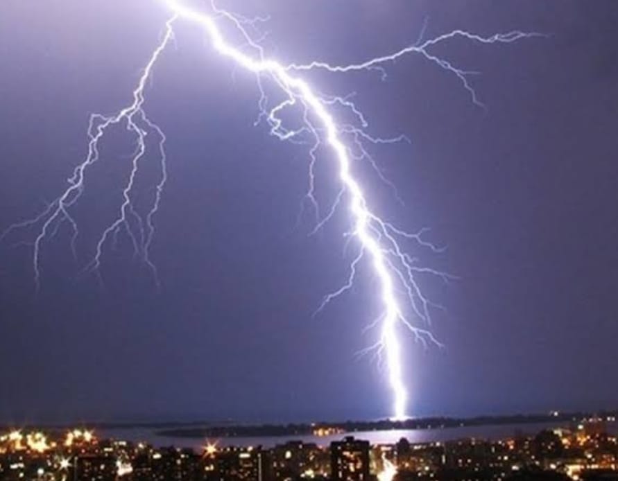 INMET emite alerta de chuva pesada e ventos intensos (60-100 km/h) para João Pessoa até às 10h desta terça-feira