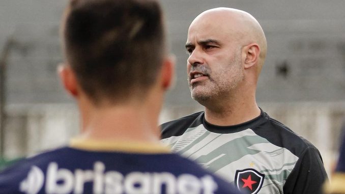 Diretoria do Botafogo anuncia dispensa treinador do Cristian de Souza